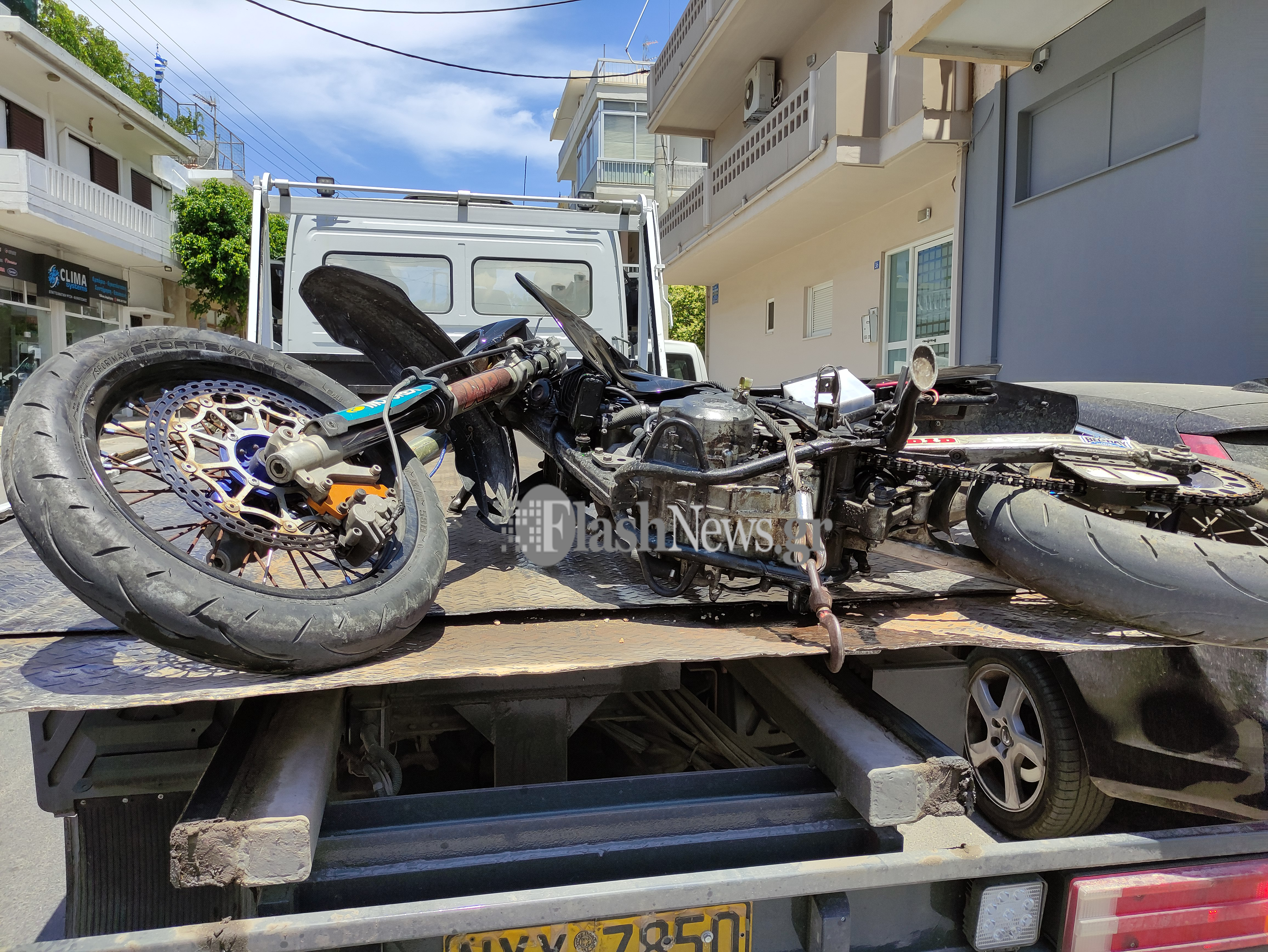 Τροχαίο ατύχημα στα Χανιά – Μηχανή συγκρούστηκε με αυτοκίνητο
