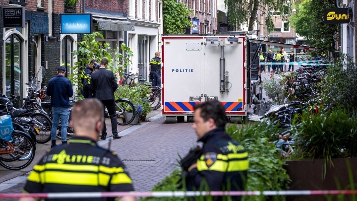 Σοκαρισμένη η Ολλανδία από την απόπειρα δολοφονίας γνωστού αστυνομικού ρεπόρτερ