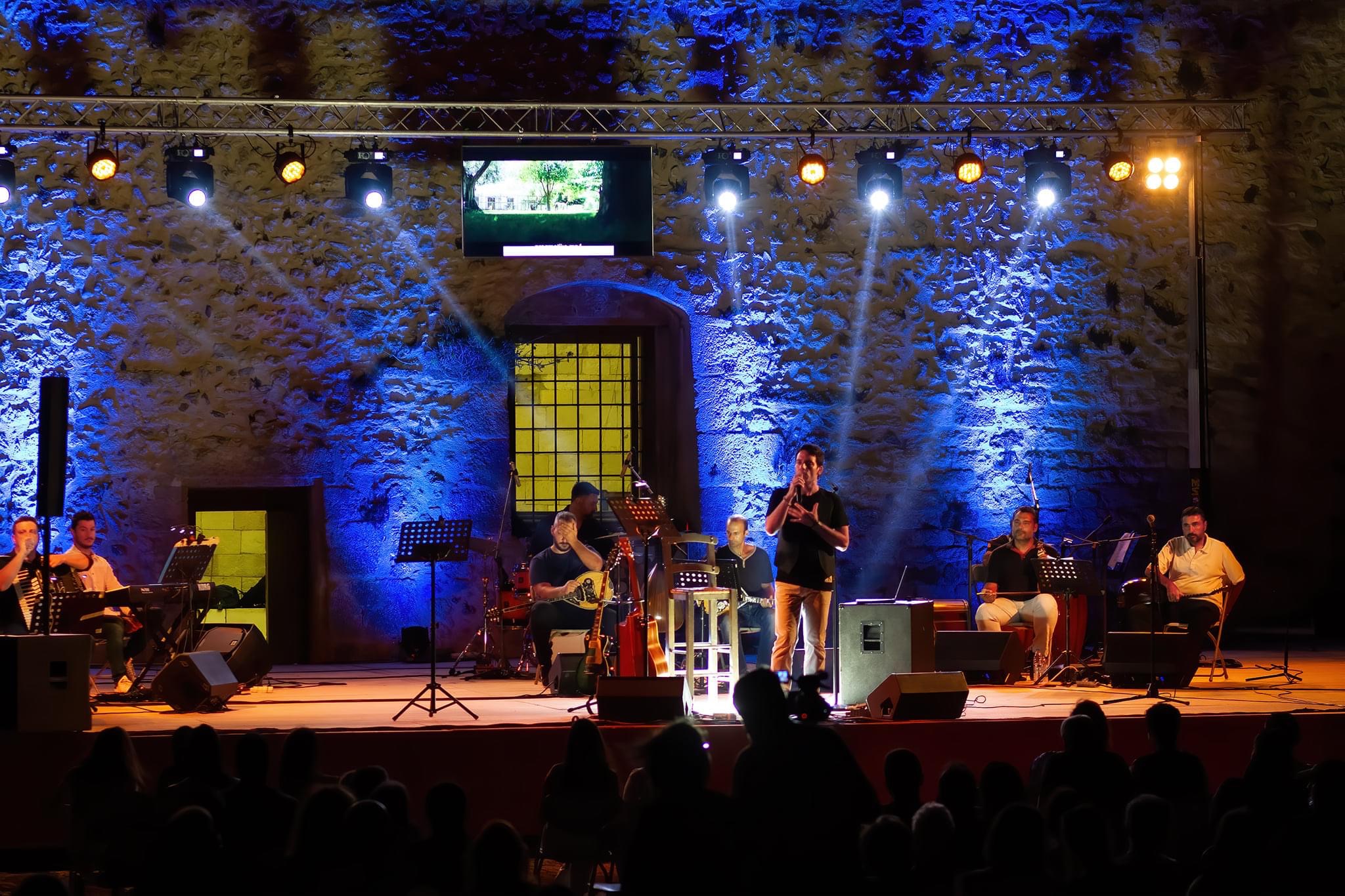 Παύλος Μελής Καλιτσουνάκης: Συναυλία στη Φορτέτζα Ρεθύμνου με κοινωνικά μηνύματα (φωτο)