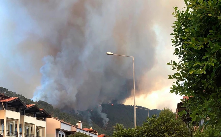 Τουρκία: Μαίνονται οι δασικές πυρκαγιές – Τέσσερις νεκροί, δεκάδες χωριά έχουν εκκενωθεί