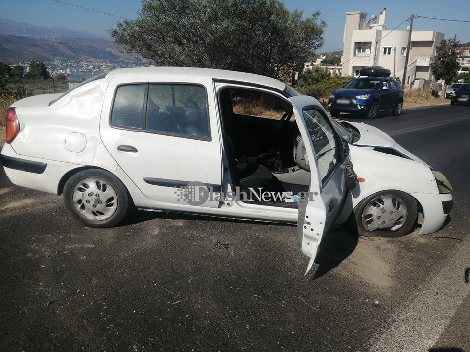 Τροχαίο ατύχημα στο Ακρωτήρι – Ανατράπηκε αυτοκίνητο (φωτο)