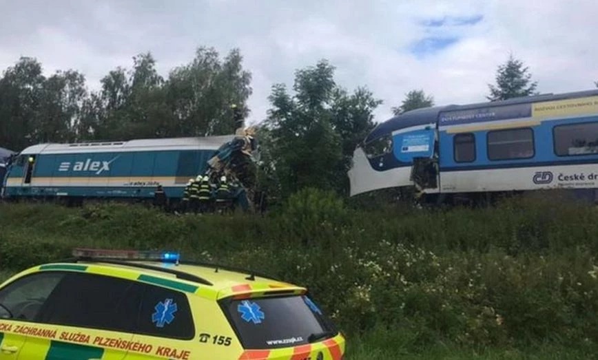Σύγκρουση τρένων στην Τσεχία: Τρεις νεκροί, δεκάδες τραυματίες