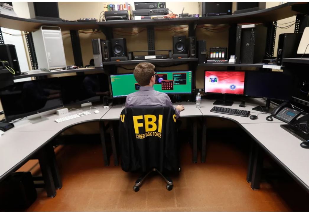 Πράκτορας FBI χρησιμοποιούσε «προκλητικές» φωτογραφίες συναδέλφισσας σε μυστική επιχείρηση