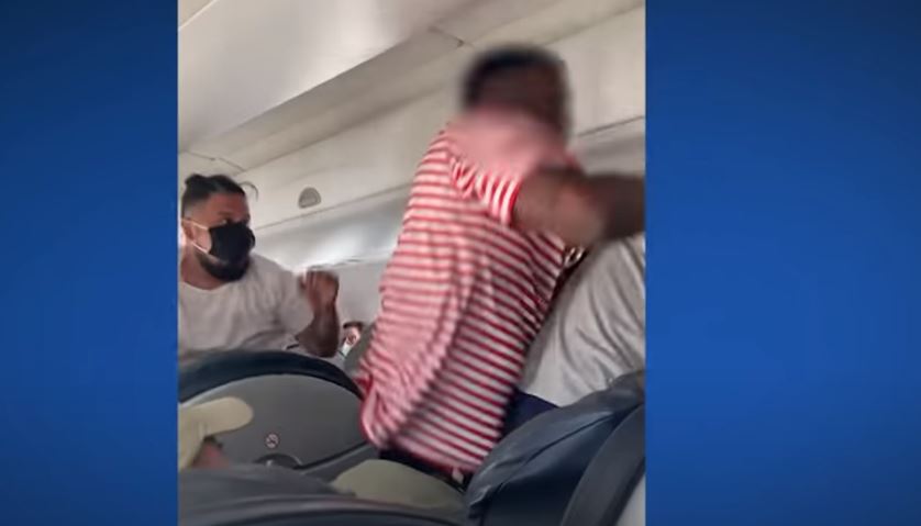 ΗΠΑ: Στα χέρια πιάστηκαν επιβάτες για μια θέση
