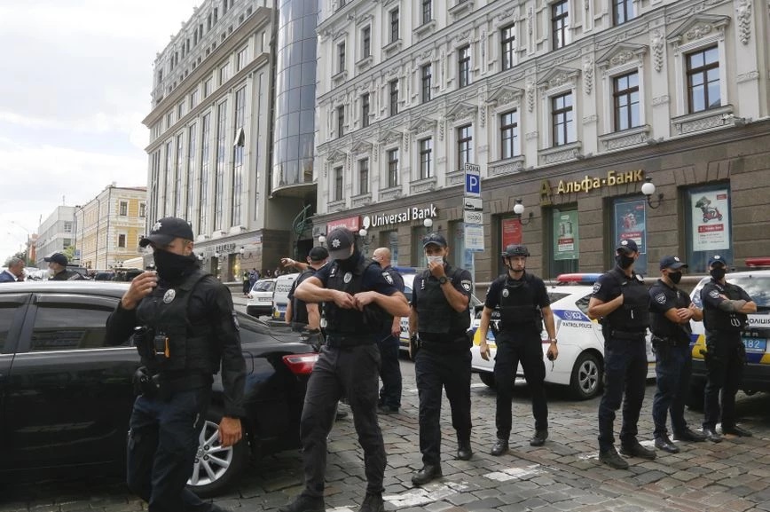 Ουκρανία: Συνελήφθη άνδρας που απειλούσε να ρίξει χειροβομβίδα στην έδρα της κυβέρνησης