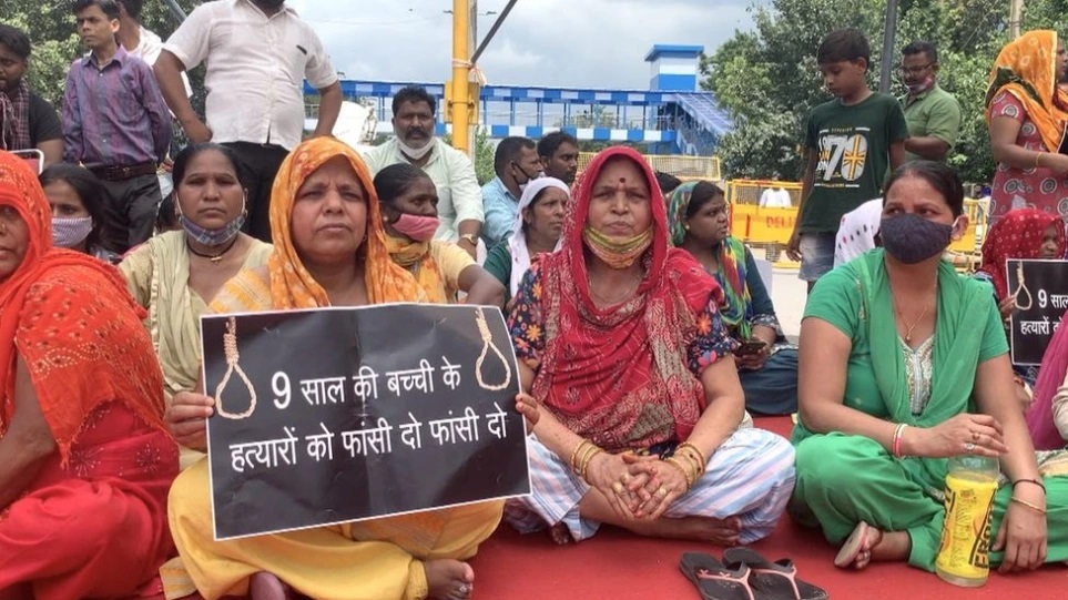 Ινδία: Διαδηλώσεις για τον βιασμό και τη δολοφονία 9χρονου κοριτσιού