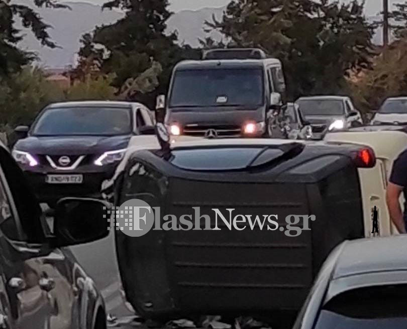 Χανιά: Τούμπαρε αυτοκίνητο στη μέση του δρόμου στον κόμβο Πολυκλαδικού! (φωτο-βιντεο)
