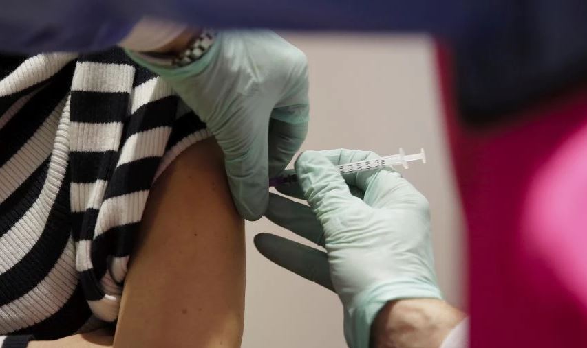 Κορονοϊός: Αρνητής εμβολίου χωρίζει τη γυναίκα του επειδή εμβολιάστηκε (βιντεο)