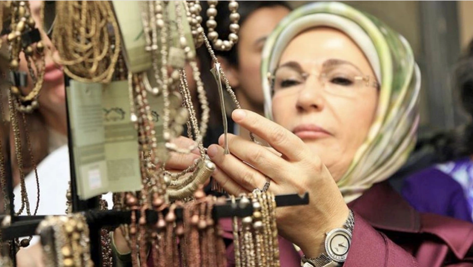 Εμινέ Ερντογάν: Αντιδράσεις για το ρολόι των 30.000 ευρώ της Πρώτης Κυρίας της Τουρκίας