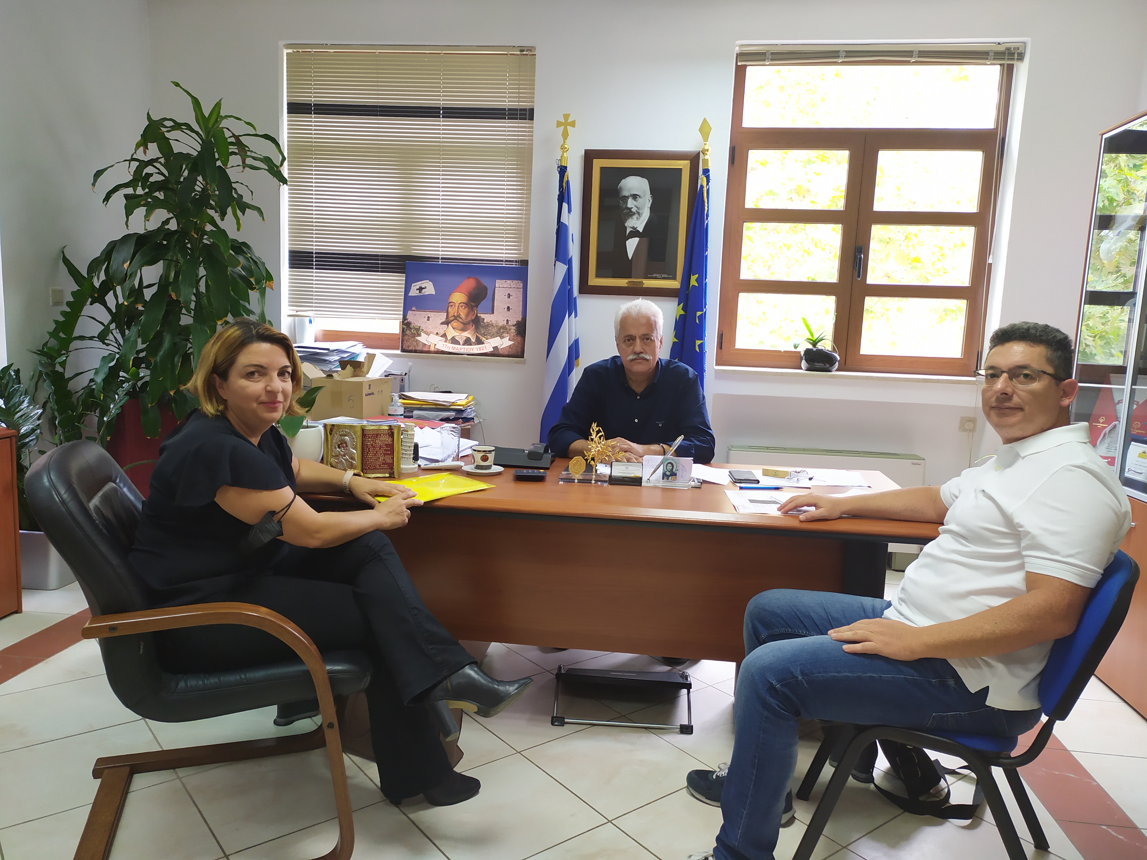 Συζήτηση με στόχο την εξέλιξη και λειτουργία του ΔΙΕΚ με το δήμαρχο Αποκορώνου