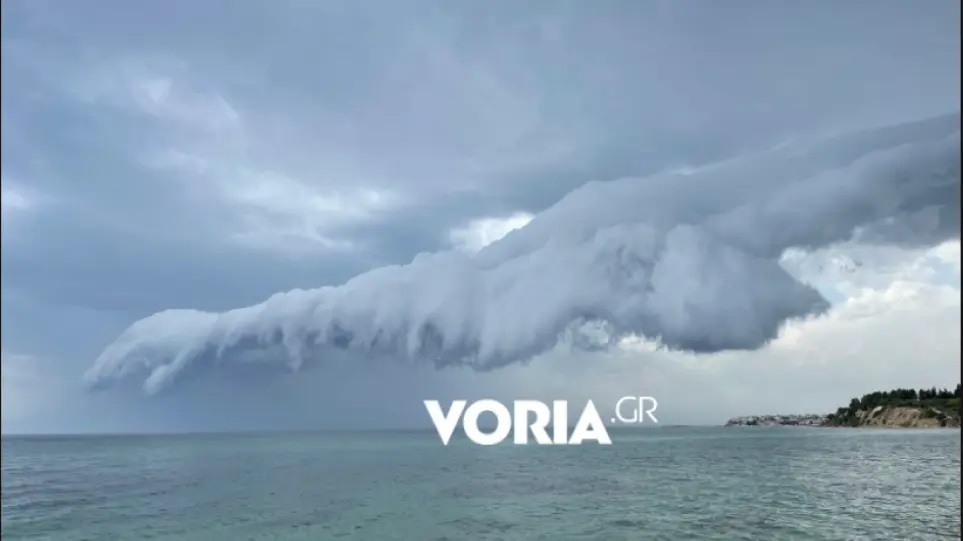 Βίντεο από καταιγίδα στη Χαλκιδική: Σύννεφο έγινε… ένα με τη θάλασσα