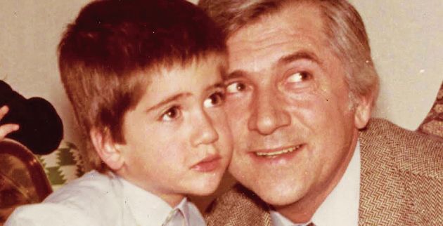 Κώστας Μπακογιάννης:Συγκινητική ανάρτηση για τον πατέρα του και το τραγούδι “Κοίτα μπαμπά”