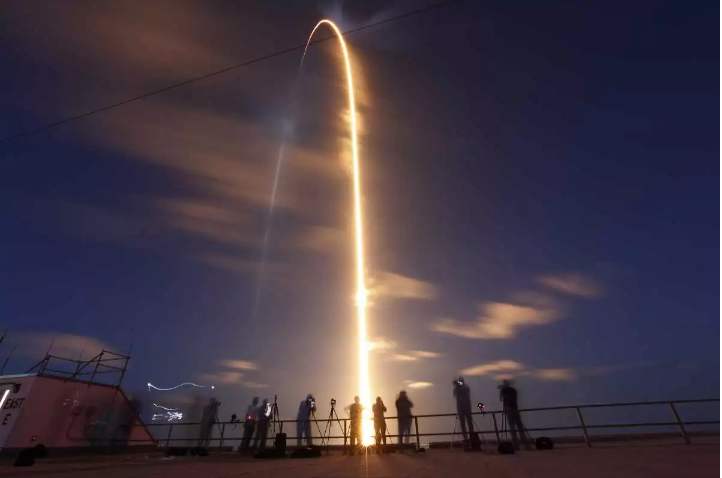 SpaceX: Εκτοξεύτηκε ο πύραυλος- «Έμπνευση» του Έλον Μάσκ με ερασιτέχνες αστροναύτες