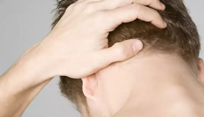 Πονοκέφαλος στο πίσω μέρος του κεφαλιού: Όλες οι πιθανές αιτίες