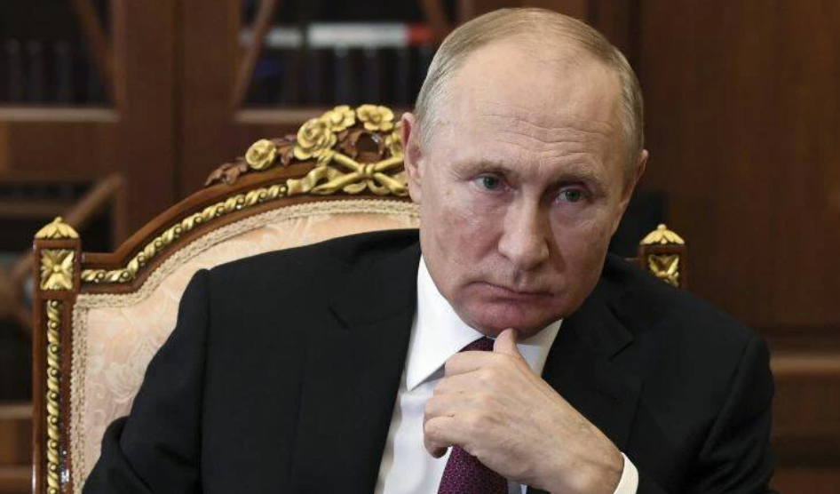 Ο Πούτιν κατηγορεί το Κίεβο ότι αποτρέπει τις απομακρύνσεις αμάχων από τη Μαριούπολη