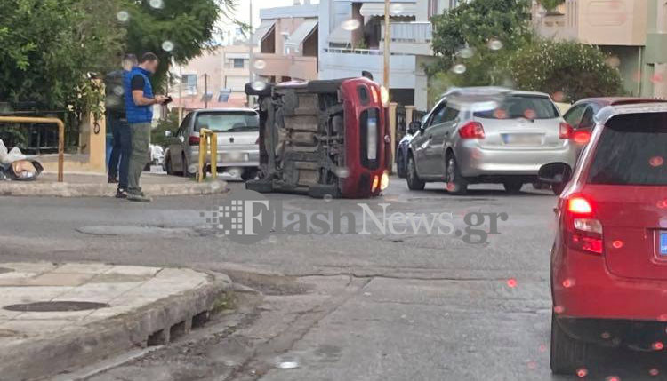 Χανιά: Αμάξι τούμπαρε κοντά στο κέντρο της πόλης (φωτο)