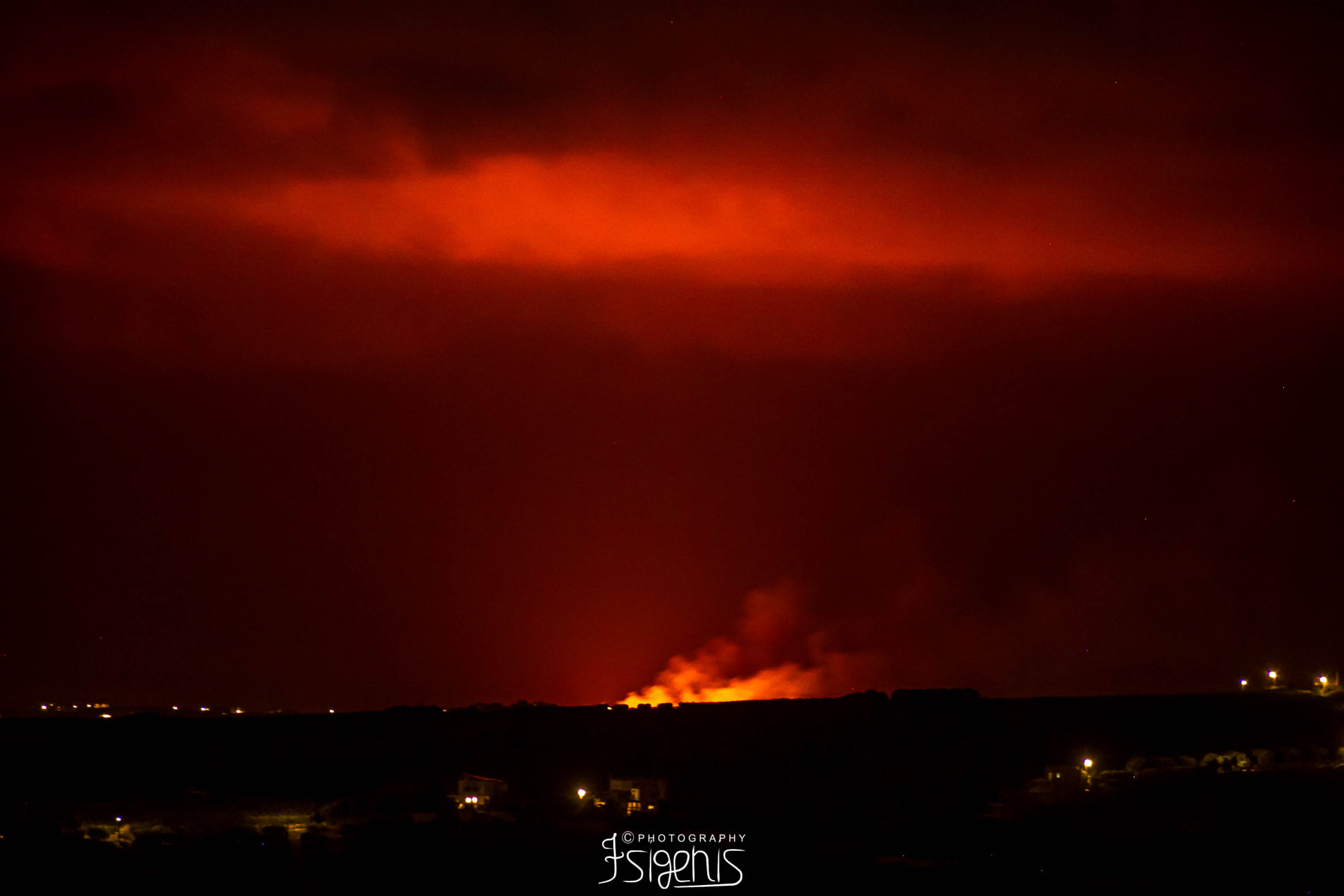 Υπό μερικό έλεγχο η φωτιά σε χωριό του δήμου Χερσονήσου (φωτο)