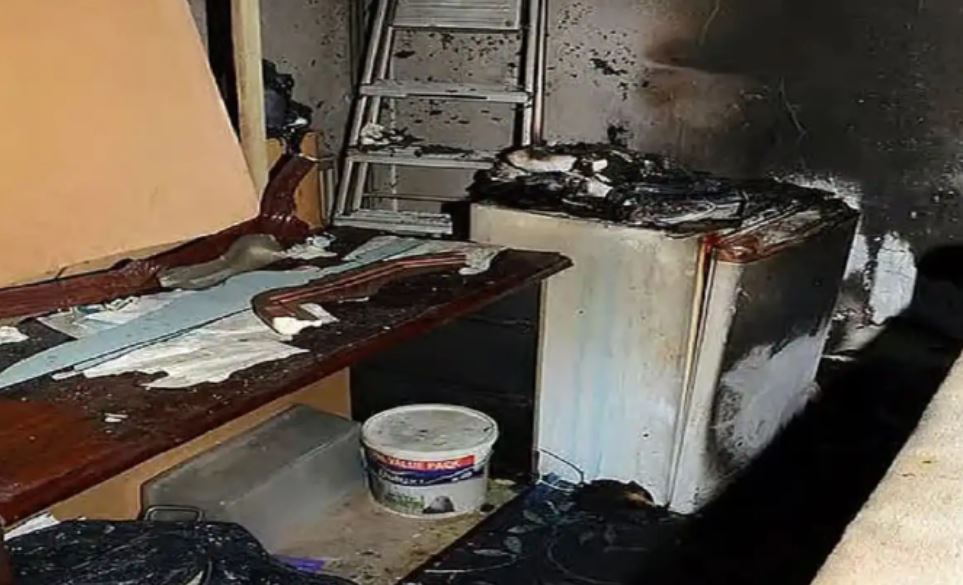 Αγγλία: Έβαλε φωτιά στο σπίτι της επειδή ο πατέρας της δεν παράγγειλε… «βρώμικο»