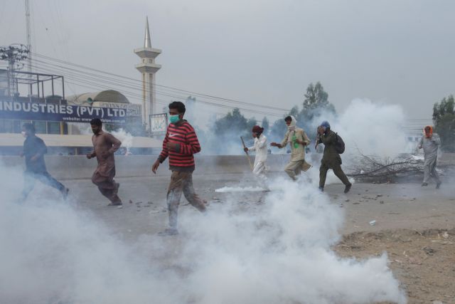 Πακιστάν –Τέσσερις νεκροί, εκατοντάδες τραυματίες αστυνομικοί σε συγκρούσεις με ισλαμιστές