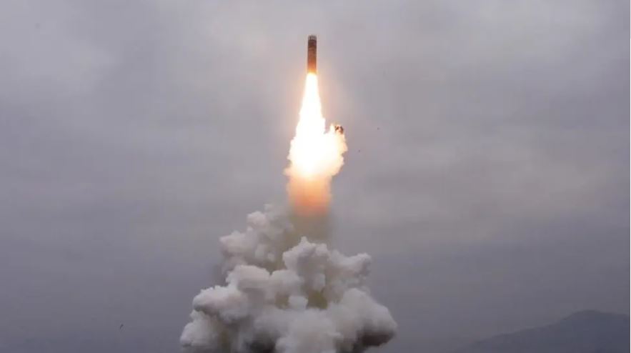 Ν. Κορέα: Η χώρα εκτοξεύει τον πρώτο πύραυλό της στο διάστημα, αλλά η αποστολή αποτυγχάνει