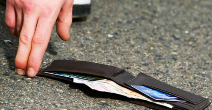 Άξιοι! Παιδιά από την Κρήτη βρήκαν και παρέδωσαν πορτοφόλι μετά την παρέλαση