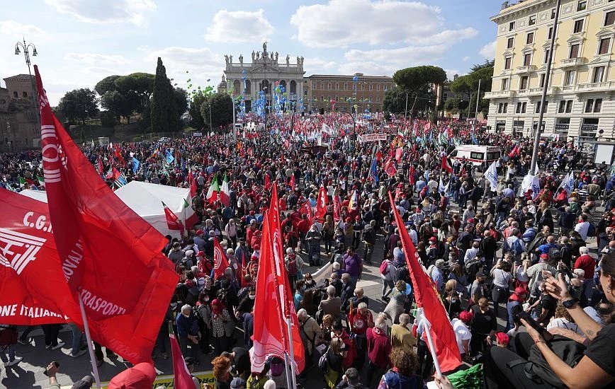Ιταλία: Διαδήλωση δεκάδων χιλιάδων υπέρ της διάλυσης φασιστικών οργανώσεων