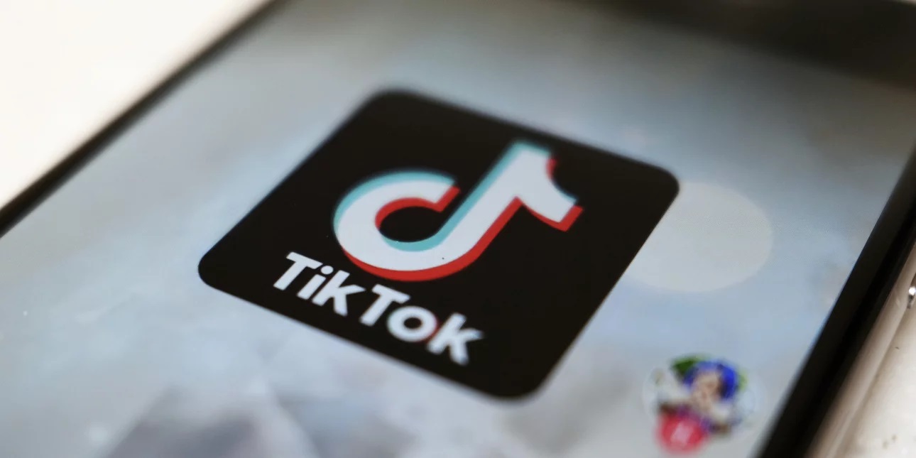TikTok: Ανέστειλε τις δυνατότητες ανεβάσματος νέου περιεχομένου και ζωντανής ροής