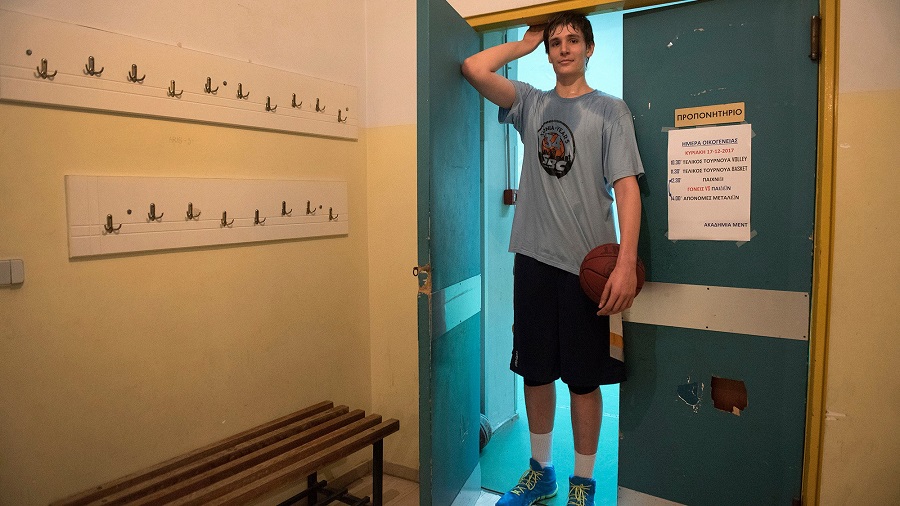 Θλίψη: Πέθανε ο 20χρονος ύψους 2,20μ. μπασκετμπολίστας Θωμάς Κατσαούνης
