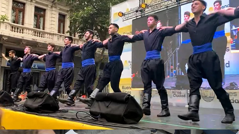Ξεσήκωσαν το Μπουένος Άιρες με κρητικούς χορούς (βιντεο)