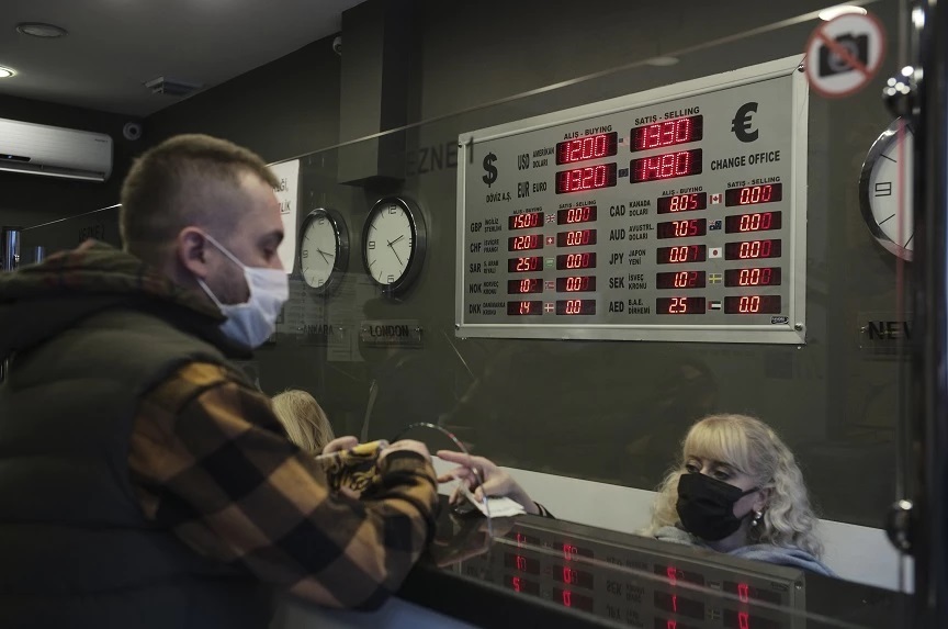 Οι τουρκικές τράπεζες «διώχνουν» Ρώσους πελάτες υπό το φόβο κυρώσεων