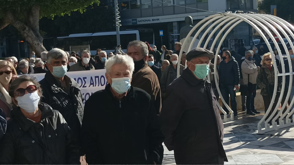 Χανιά: “Οι συνταξιούχοι στην Κρήτη ζουν σε όρια φτώχειας” – Δυναμικό συλλαλητήριο (φωτο)