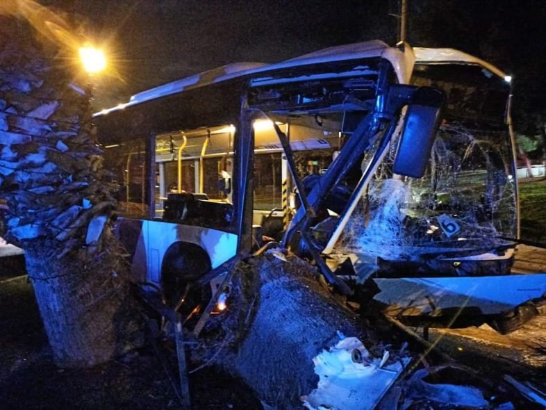 Σοκαριστικό τροχαίο με λεωφορείο – Κοντά στο σημείο που σκοτώθηκε ο Mad Clip
