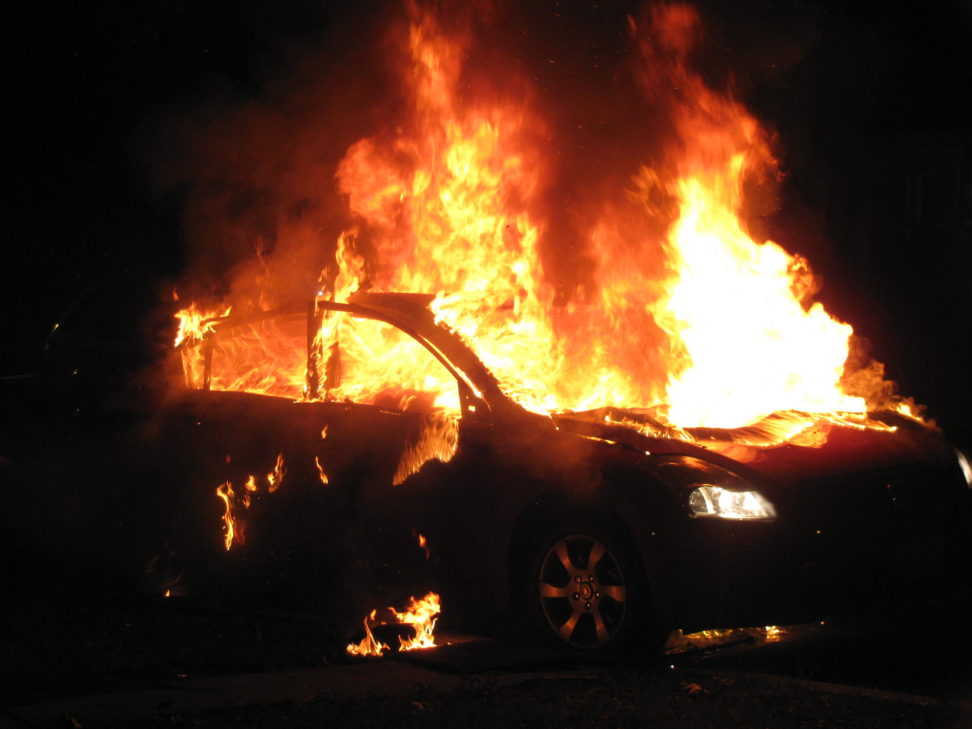 Χανιά: Πήρε φωτιά αυτοκίνητο στα Νεροκούρου – Άμεση επέμβαση της Πυροσβεστικής