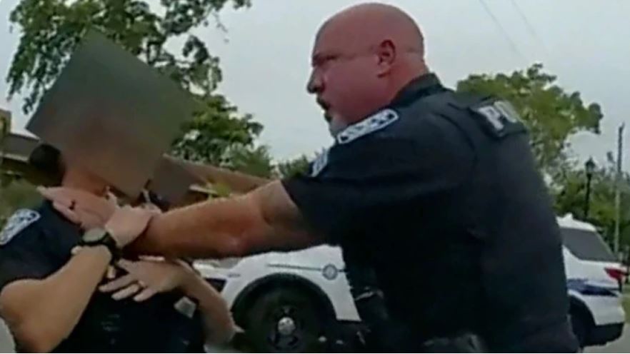 Φλόριντα: Αστυνομικός άρπαξε από τον λαιμό γυναίκα συνάδελφο του