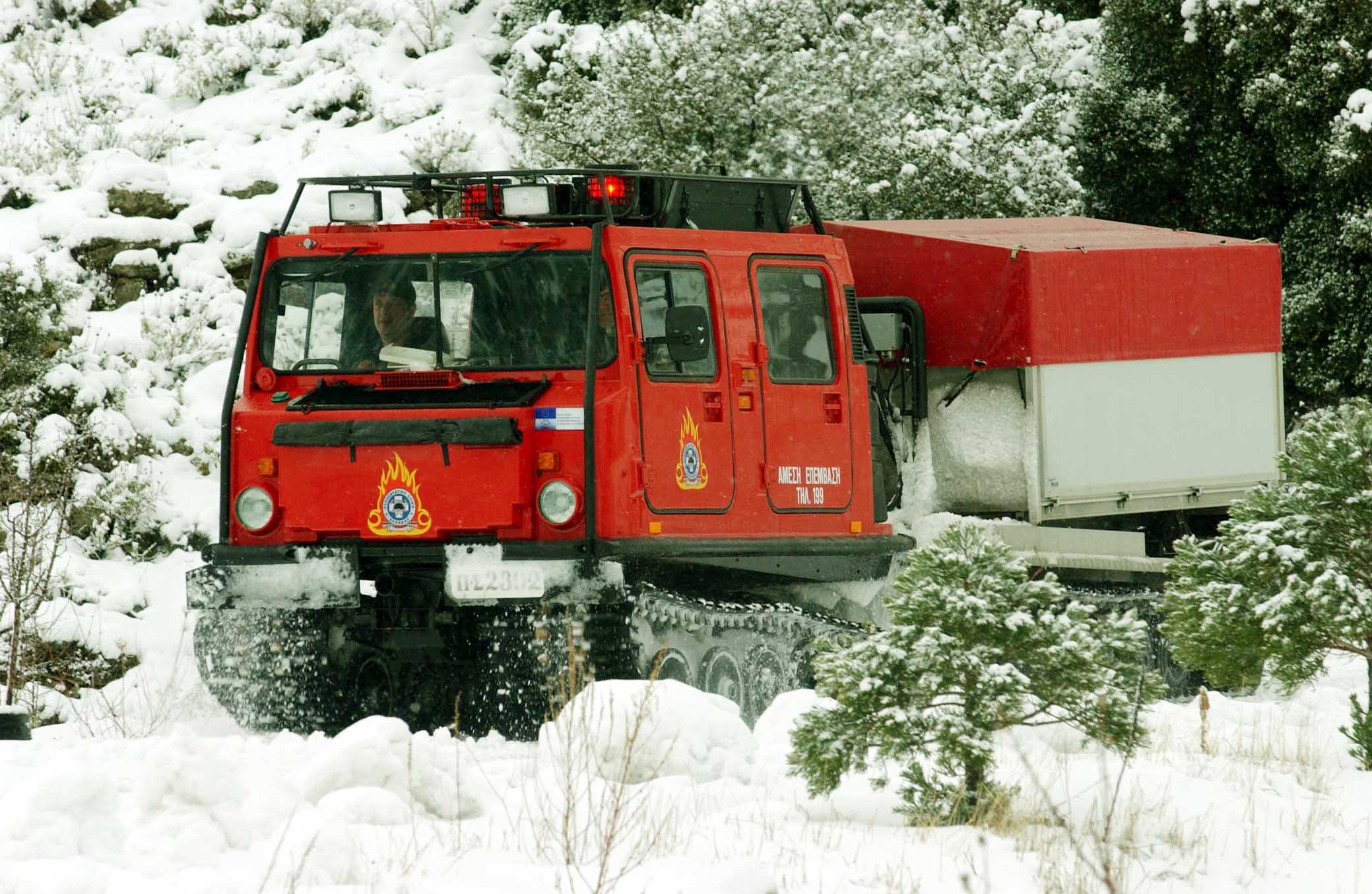 Ερπυστριοφόρο όχημα της Πυροσβεστικής Υπηρεσίας Χανίων μετέφερε τραυματισμένη ηλικιωμένη