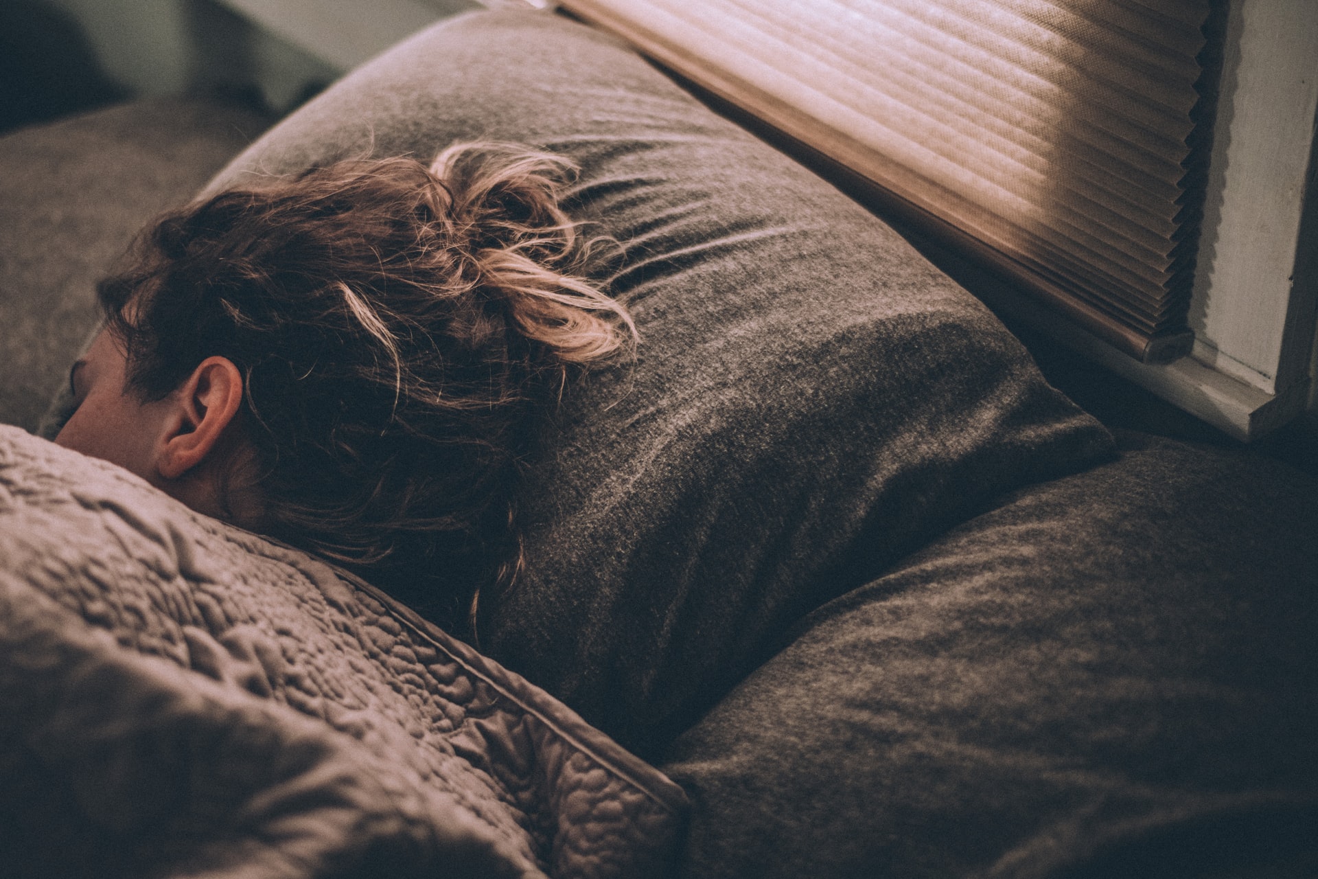 Ύπνος: Πόσες ώρες χρειαζόμαστε σε κάθε ηλικία και τι μας προσφέρουν