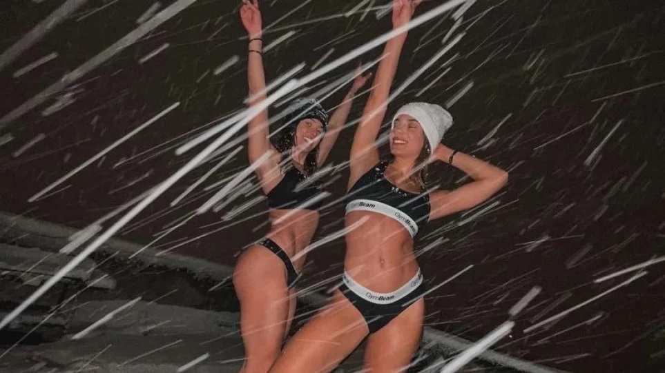 Μαριαλένα Ρουμελιώτη και Καρολίνα Καλύβα έκαναν γυμναστική στο χιόνι με τα εσώρουχα