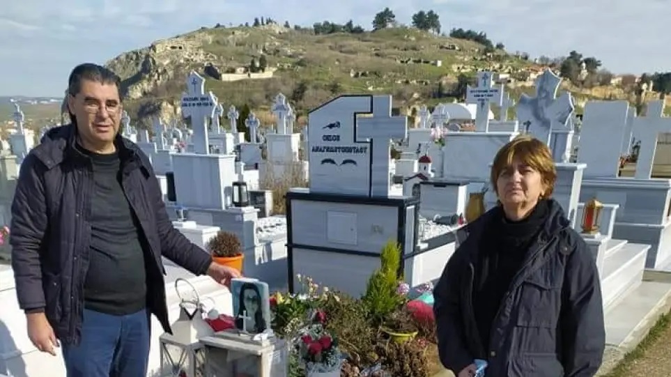 Ελένη Τοπαλούδη: Συγκλονίζουν οι γονείς της που της πήγαν τούρτα γενεθλίων στον τάφο της