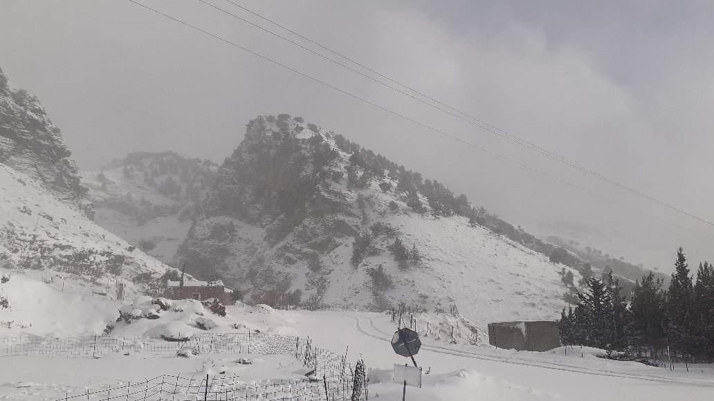 Κρήτη: “Λευκό τοπίο” -Χιόνι σε διάφορα σημεία αποκάλυψε το πρώτο “φως” της Κυριακής (φωτο)