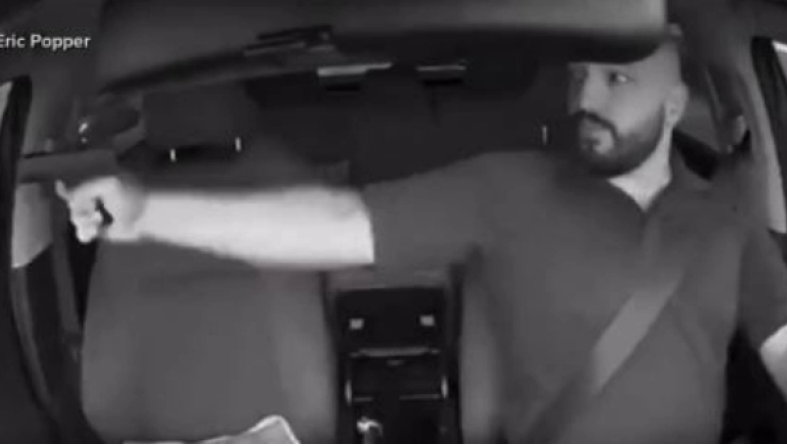 Οδηγός γαζώνει εν κινήσει άλλον οδηγό γιατί… τον τσάντισε (βίντεο)