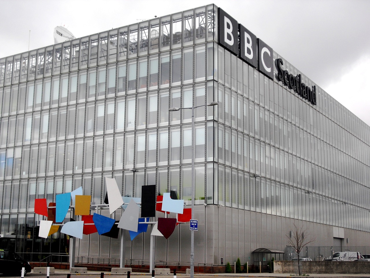 Ρωσία: Το BBC ανέστειλε τη λειτουργία του στην Ρωσία