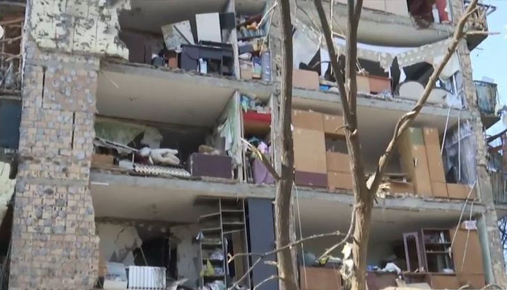 Νέο ρωσικό χτύπημα σε πολυκατοικία στο Κίεβο- Κατέρρευσε τοίχος