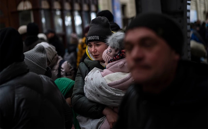 OHE: Φαινόμενα ρατσισμού σε πολίτες που φεύγουν απο την Ουκρανία για να σωθούν