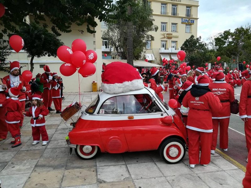 Santa Run 2018 на Крите: Деды Морозы вновь заполнили улицы Ханьи
