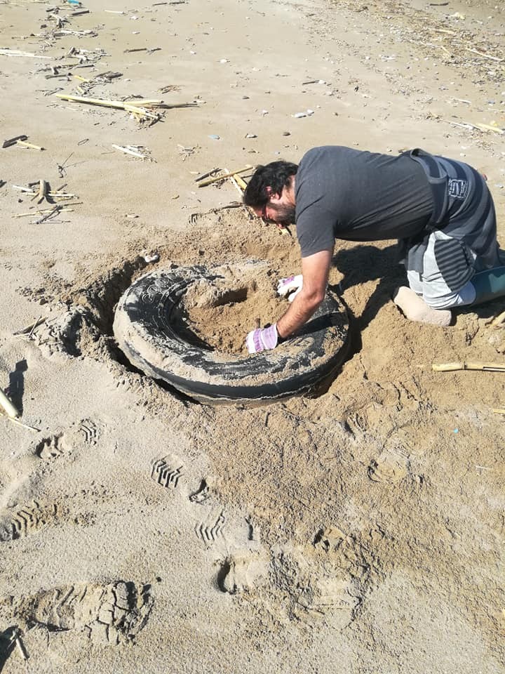 Подготовка к туристическому сезону: уборка мусора на пляжах Крита