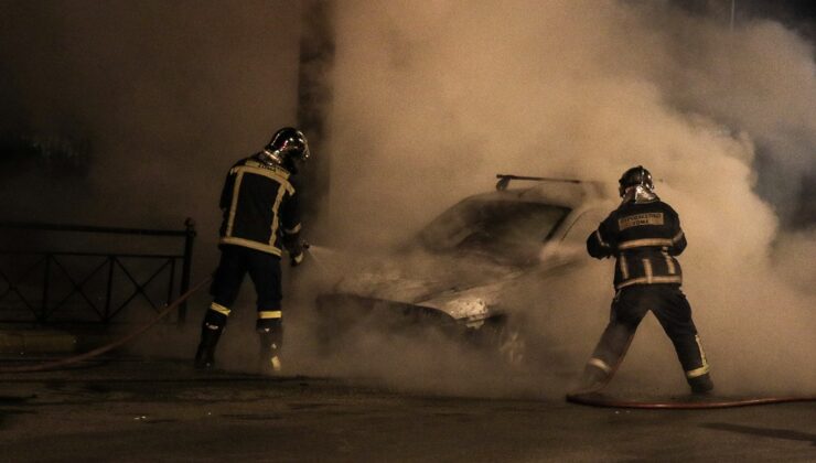 Ρέθυμνο: Κάηκαν πέντε αυτοκίνητα στο κέντρο της πόλης – Άγνωστη η αιτία