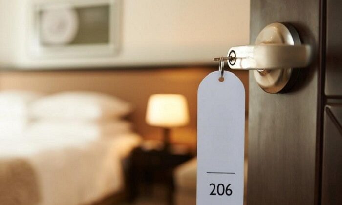 Χαλκιδική: Άλλα τρία ζευγάρια σε… προσωπικές στιγμές κατέγραψαν οι κάμερες στο ξενοδοχείο