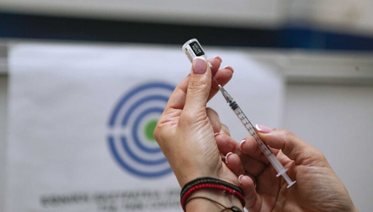 Τέταρτη δόση εμβολίου: Ανοίγει σήμερα η πλατφόρμα για τους άνω των 30 – Ισχυρή σύσταση για τους 60 ετών και άνω