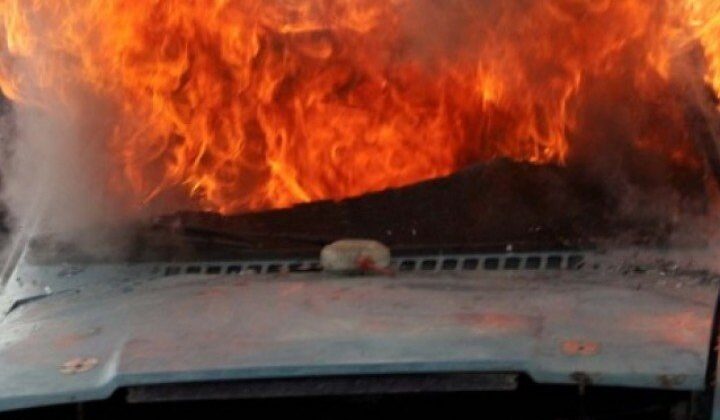 Ηράκλειο: Αυτοκίνητο τυλίχτηκε στις φλόγες στο κέντρο