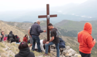 Θεοφάνης Ερμής Ύψωσαν σταυρό στο βουνό εκεί που έπεσε ο 21χρονος  (φωτο – βίντεο)